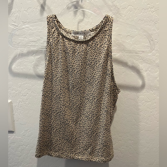 Leopard Cropped Tank Top - Picture 3 of 3